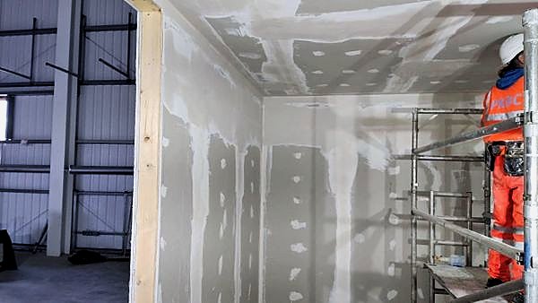 Taped and jointed plasterboard walls prepared for decoration